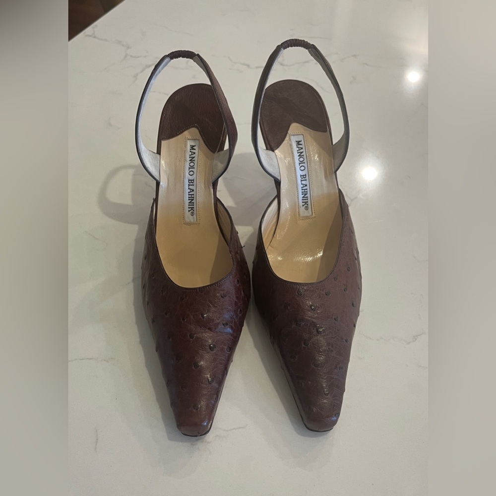 Manolo Blahnik wine Ostrich Leather Slingbacks sz 6 - 6.5. EU 36.5